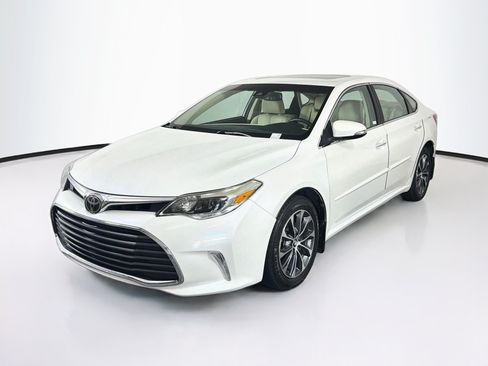 Used 2017 Toyota Avalon XLE Premium FWD image 3