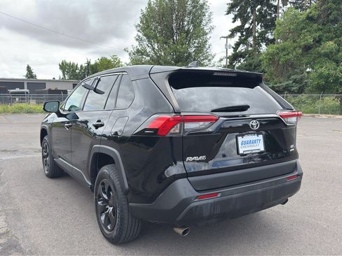 Used 2022 Toyota RAV4 LE AWD/4WD image 21