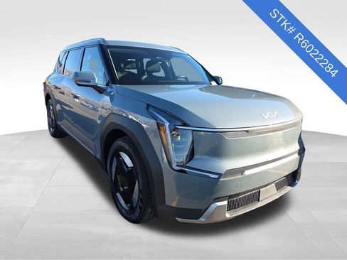 Used 2024 Kia EV9 Wind image 3