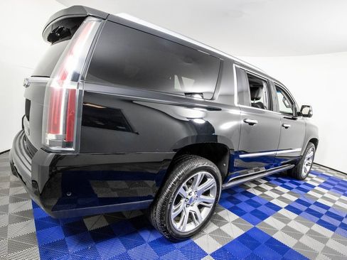 Used 2018 Cadillac Escalade ESV Premium Luxury image 4