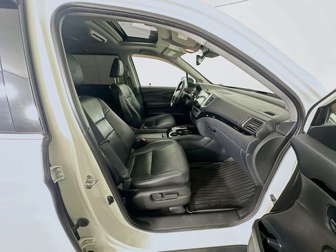 Used 2017 Honda Pilot Touring image 32