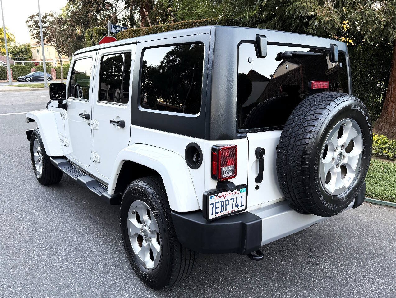Used 2014 Jeep Wrangler Unlimited Sahara w/ Connectivity Group AWD/4WD image 5