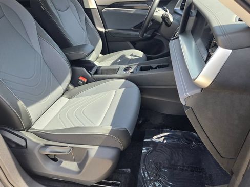 Certified 2026 Volkswagen Tiguan SE w/ Panoramic Sunroof Package FWD image 19