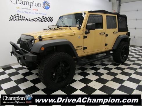 Used 2013 Jeep Wrangler Unlimited Sport image 8