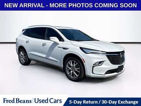 Used 2023 Buick Enclave Essence w/ Experience Buick Package AWD/4WD image 1