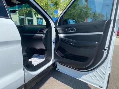Used 2017 Ford Explorer XLT FWD image 5