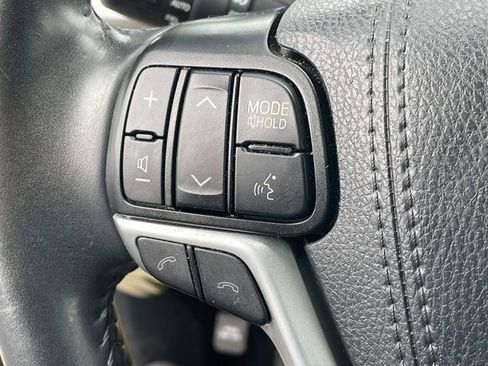 Used 2019 Toyota Highlander Limited FWD image 21