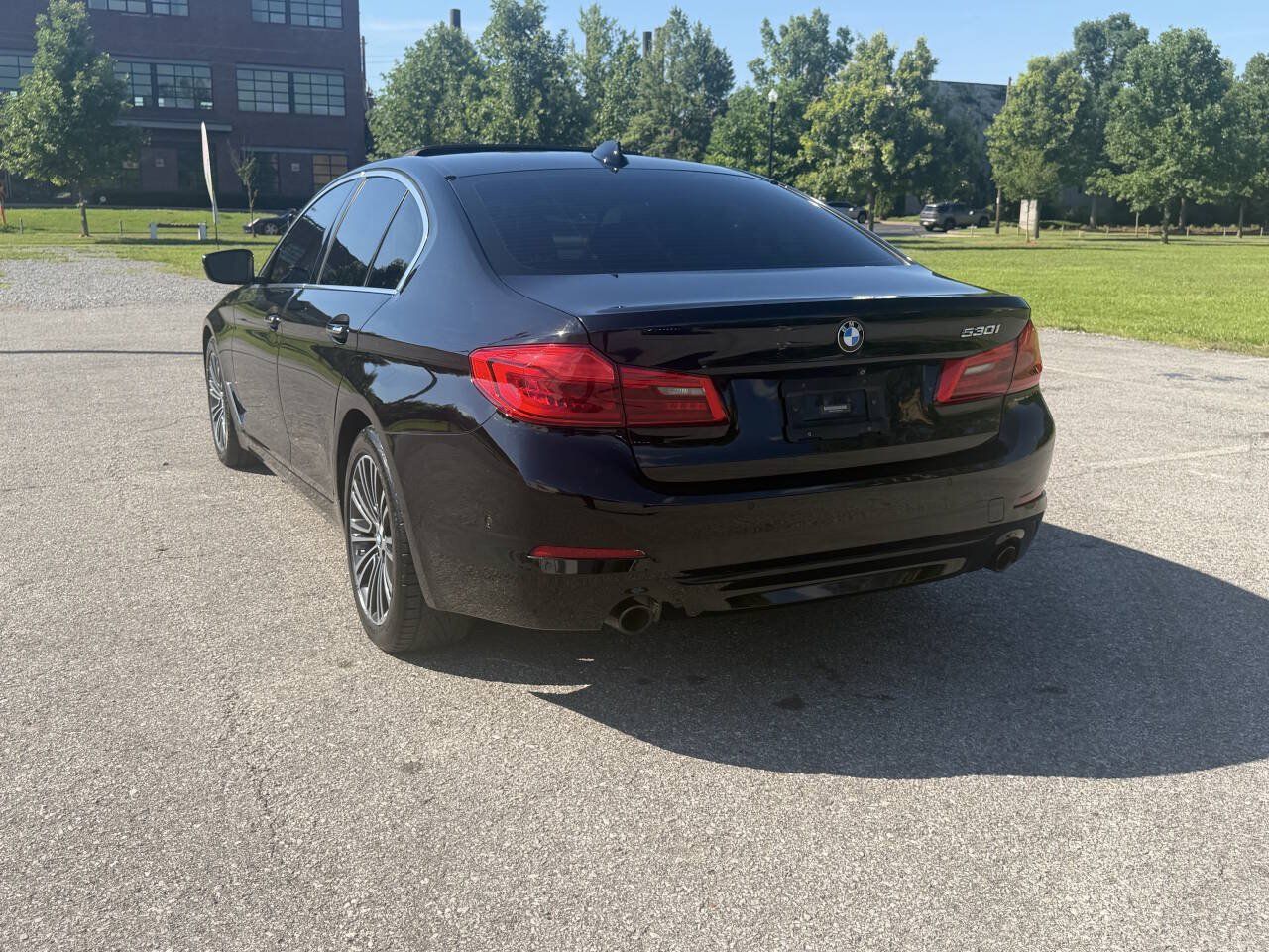 Used 2017 BMW 530i RWD image 10
