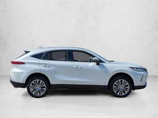 Used 2024 Toyota Venza Limited video 4