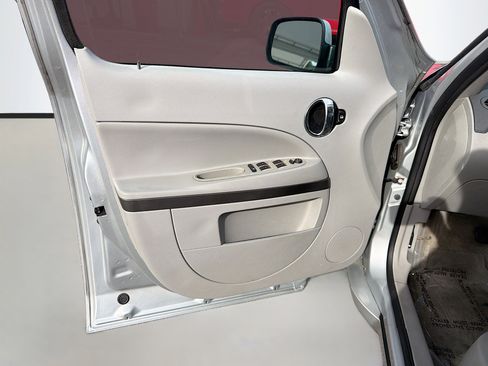 Used 2011 Chevrolet HHR LT w/ My Link Package image 20