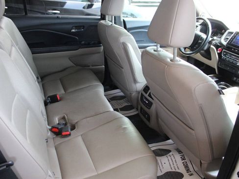 Used 2017 Honda Pilot Touring image 11