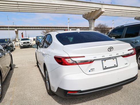 Used 2025 Toyota Camry LE w/ Convenience Package image 10