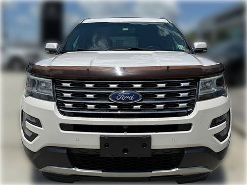 Used 2017 Ford Explorer Limited FWD image 2