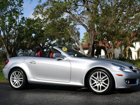 Used 2009 Mercedes-Benz SLK 300 image 8
