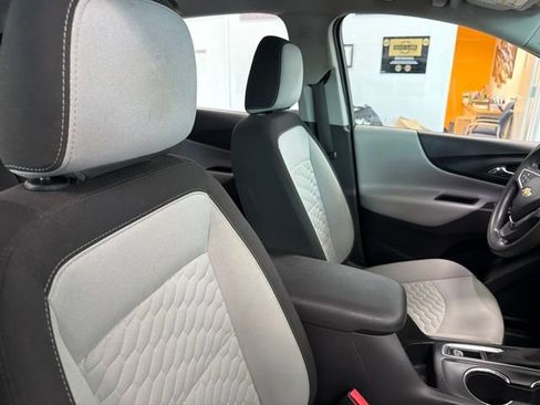 Used 2020 Chevrolet Equinox LS FWD image 25
