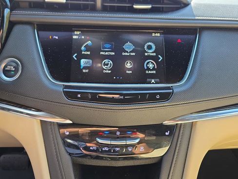 Used 2018 Cadillac XT5 AWD image 25