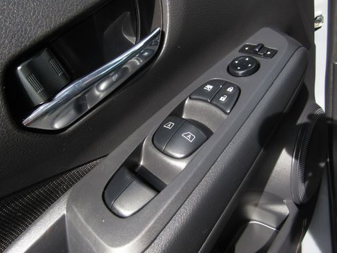 Used 2024 Nissan Kicks SV image 21