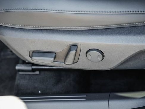 Used 2025 Kia Niro EX FWD image 25