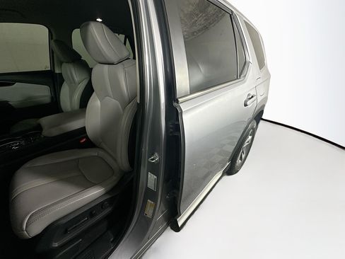 Used 2025 Honda Pilot EX-L image 12