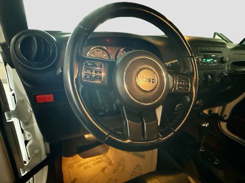 Used 2017 Jeep Wrangler Unlimited Rubicon image 12