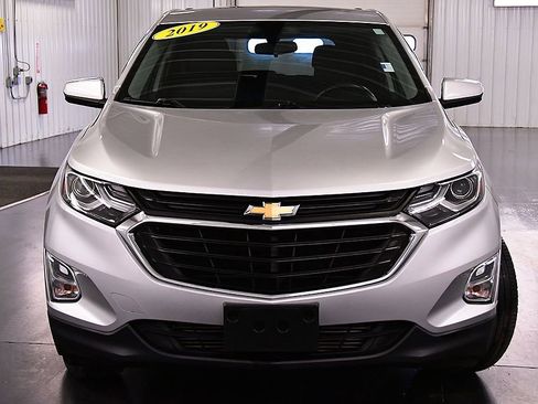 Used 2019 Chevrolet Equinox LT FWD image 2