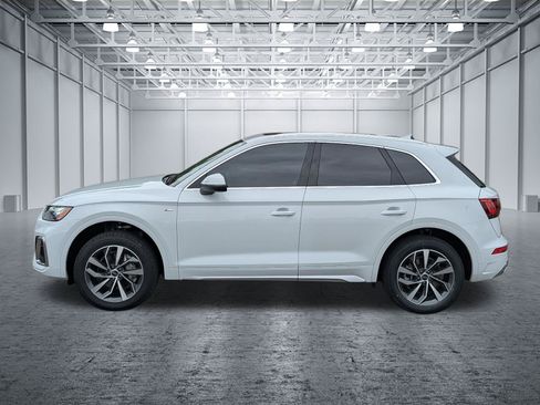 Used 2023 Audi Q5 2.0T Premium w/ Convenience Package AWD/4WD image 2