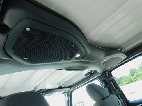 New 2025 Jeep Wrangler Unlimited Rubicon w/ Technology Group image 21