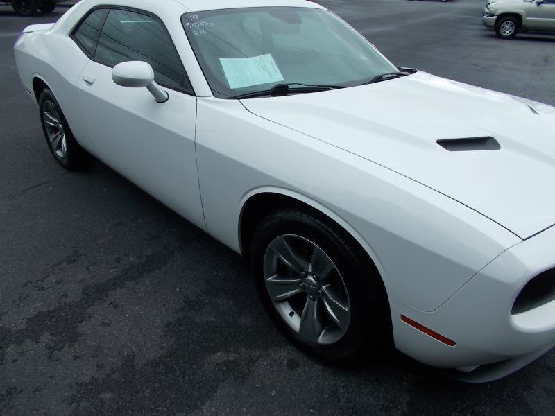 Used 2019 Dodge Challenger SXT RWD image 11
