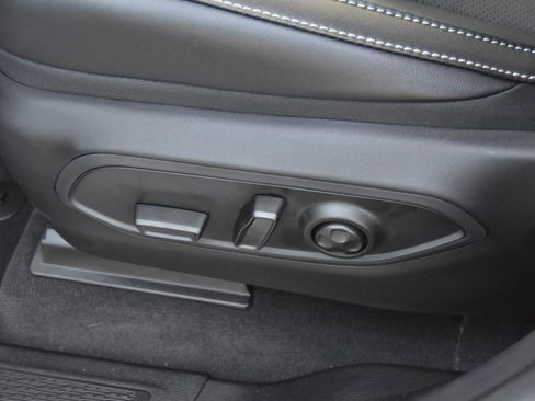 New 2025 Jeep Grand Cherokee L Altitude image 16