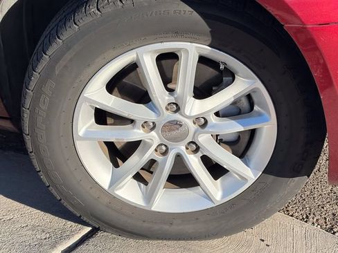 Used 2020 Dodge Grand Caravan SXT FWD image 2