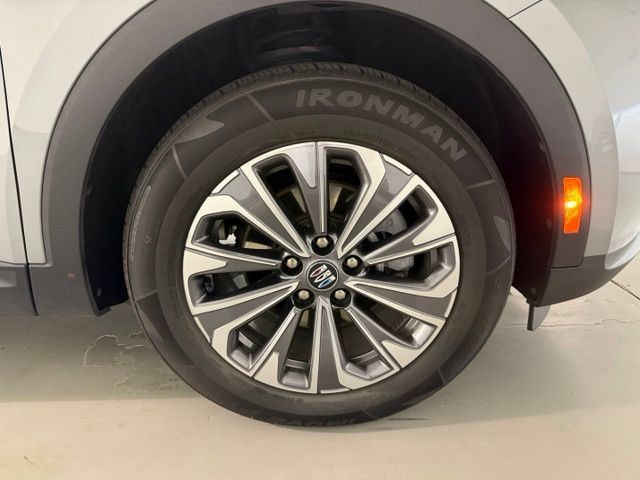 Certified 2025 Buick Envision Preferred AWD/4WD image 31