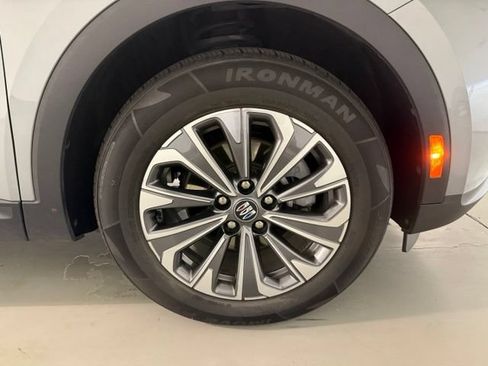Certified 2025 Buick Envision Preferred AWD/4WD image 31