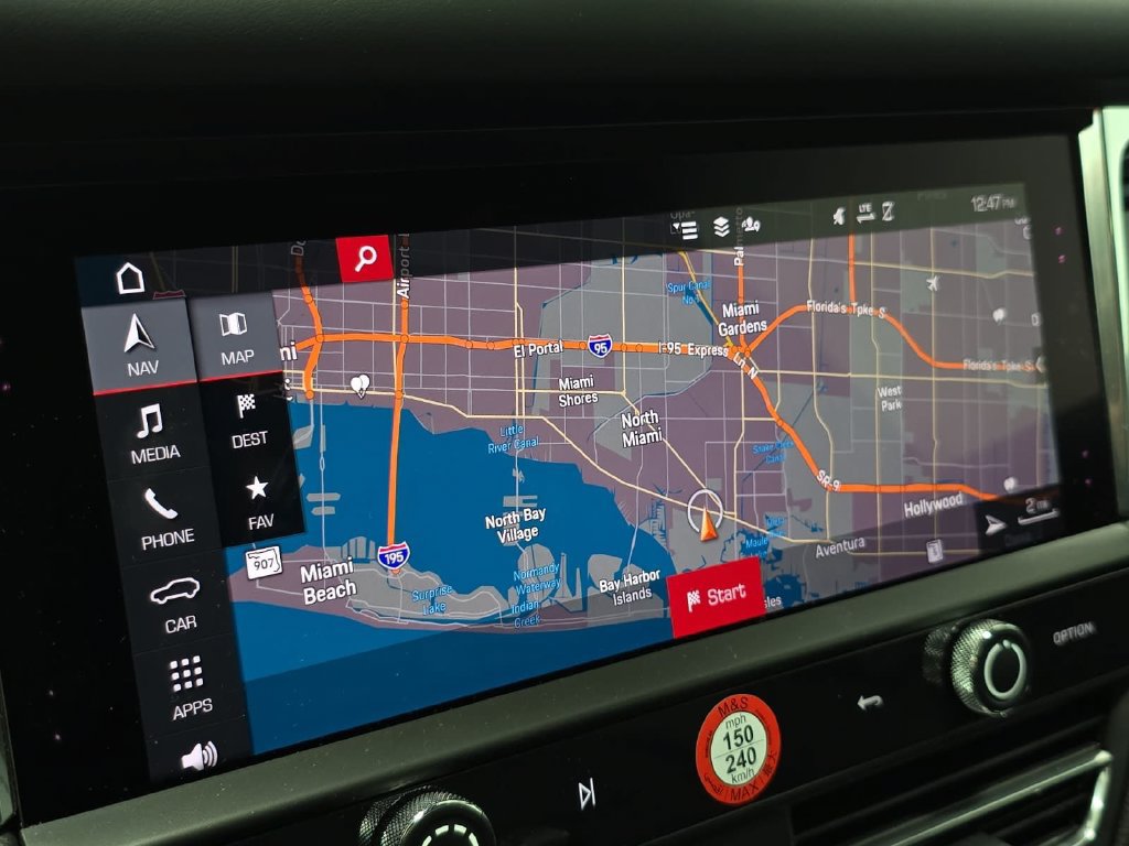 Certified 2026 Porsche Macan AWD/4WD image 17