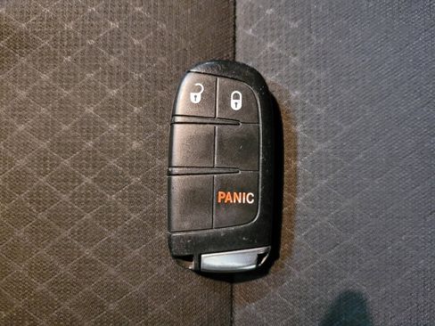 Used 2019 Jeep Grand Cherokee Laredo AWD/4WD image 32