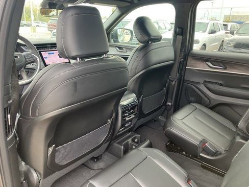 New 2025 Jeep Grand Cherokee L Limited image 23