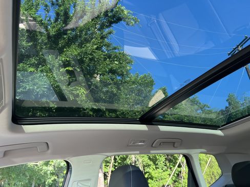 Certified 2022 Volkswagen Taos SE w/ Panoramic Sunroof Package FWD image 24