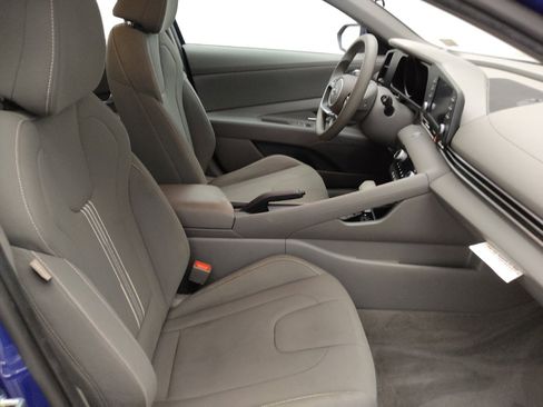 Used 2023 Hyundai Elantra SEL w/ Preferred Accessory Package FWD image 21
