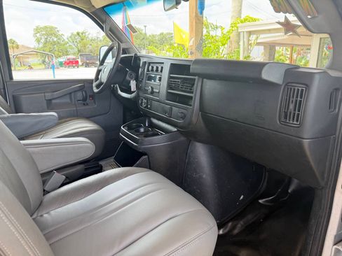 Used 2017 Chevrolet Express 2500 Extended RWD image 14
