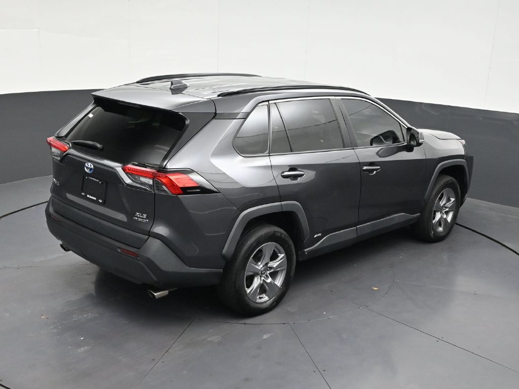 Used 2022 Toyota RAV4 XLE AWD/4WD image 22