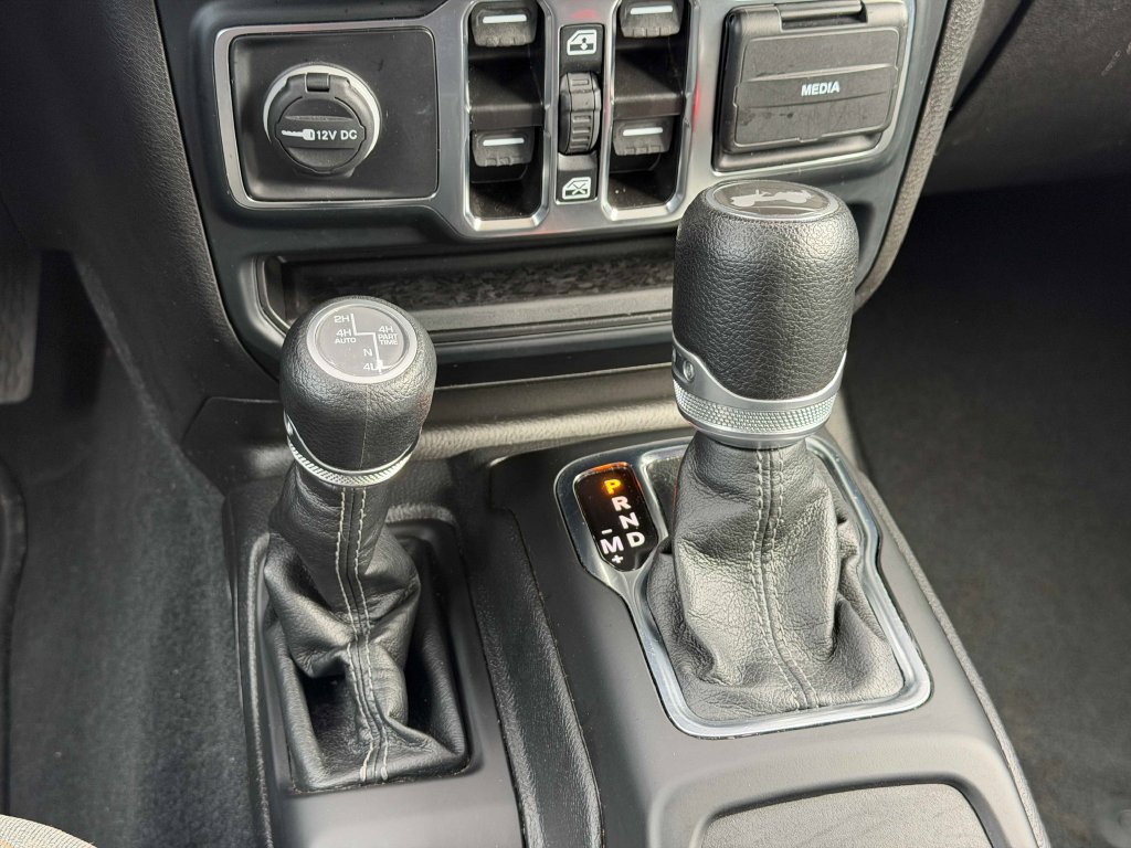 Used 2024 Jeep Wrangler Unlimited Sahara AWD/4WD image 34