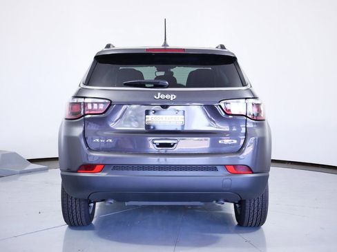 Used 2024 Jeep Compass Latitude image 9