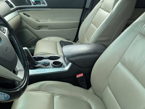 Used 2015 Ford Explorer XLT w/ Equipment Group 202A FWD image 8