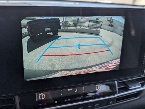 Used 2026 Toyota Sienna XLE FWD image 7