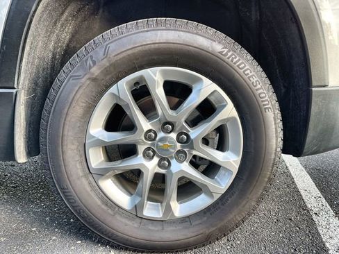 Used 2022 Chevrolet Traverse LS FWD image 33