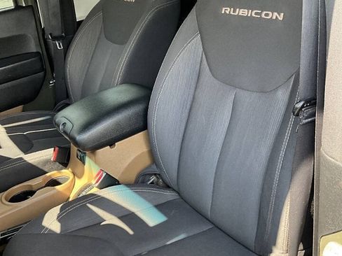 Used 2015 Jeep Wrangler Rubicon w/ Power Convenience Group AWD/4WD image 21