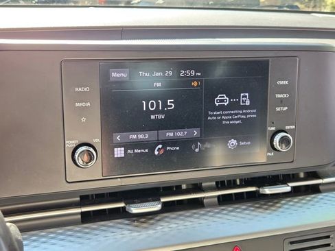 Used 2022 Kia Carnival LX image 24