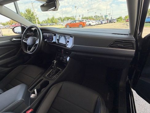 Used 2024 Volkswagen Jetta SE FWD image 23