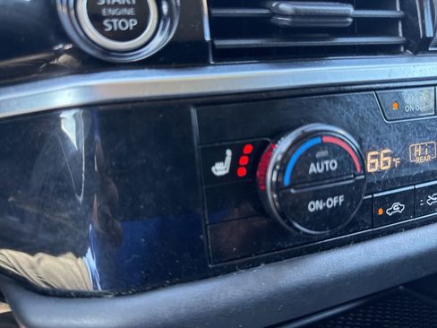 Used 2023 Nissan Pathfinder SL AWD/4WD image 22