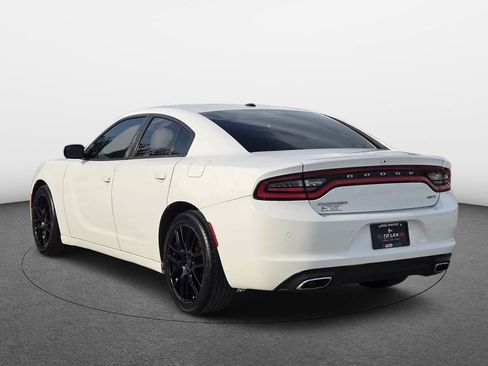 Used 2018 Dodge Charger SXT RWD image 5