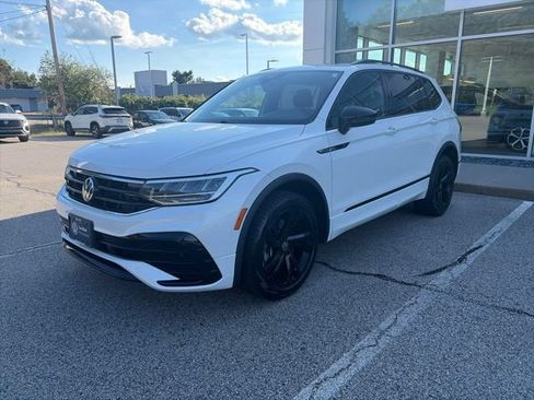 Certified 2023 Volkswagen Tiguan SE R-Line AWD/4WD image 7